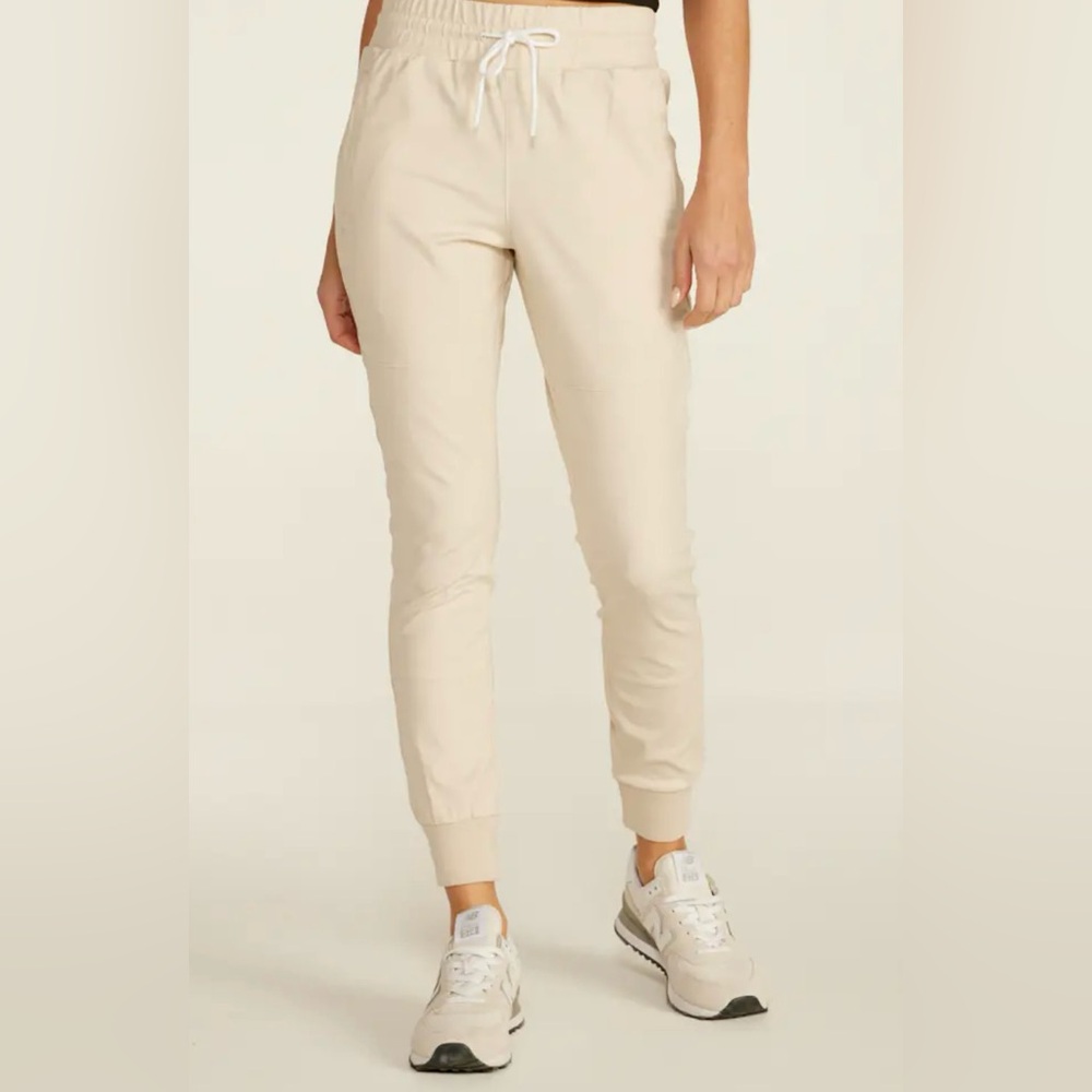 BLYT Women's Elite Ivory Jogger Pants